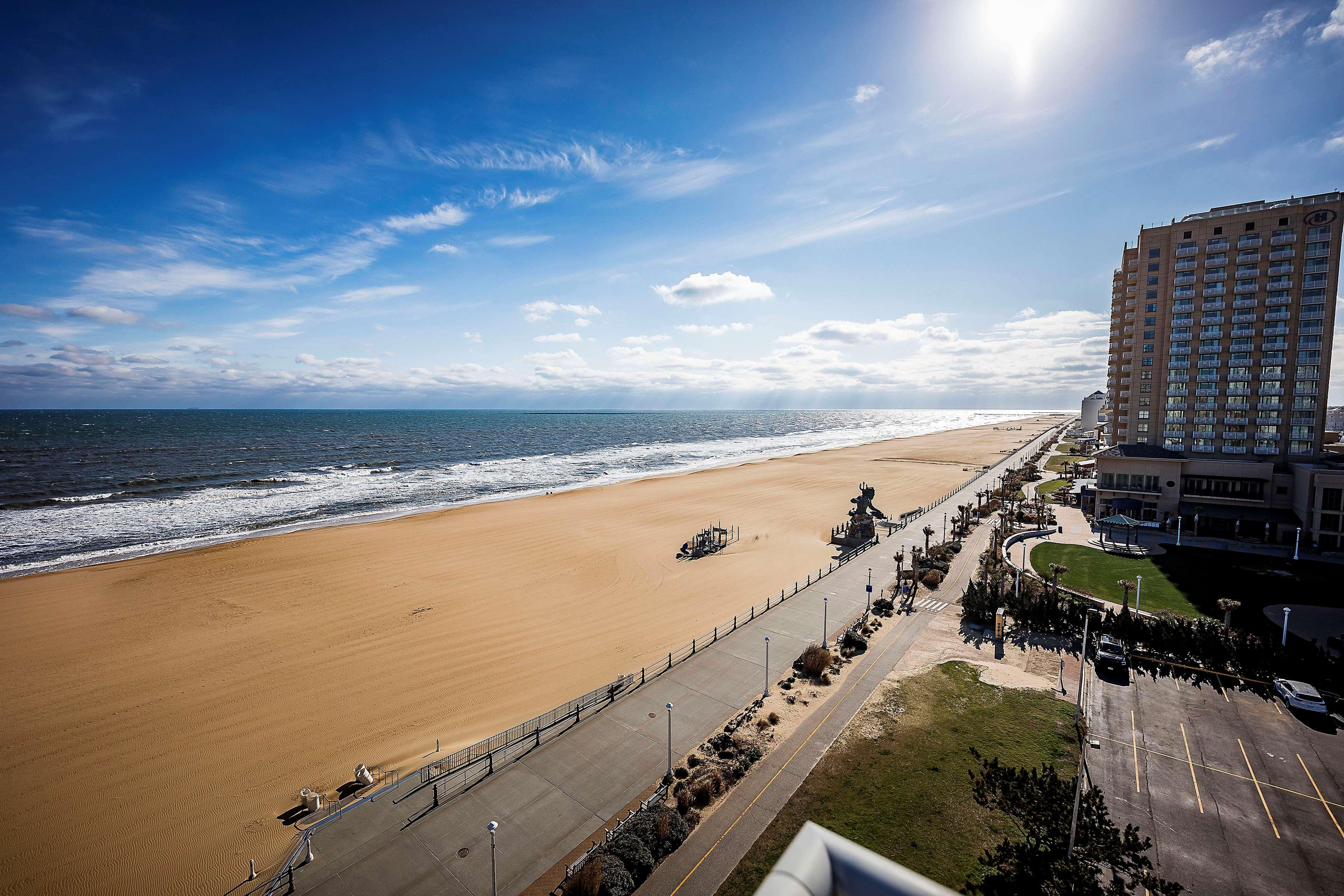 Hampton Inn Virginia Beach Oceanfront North Exterior photo