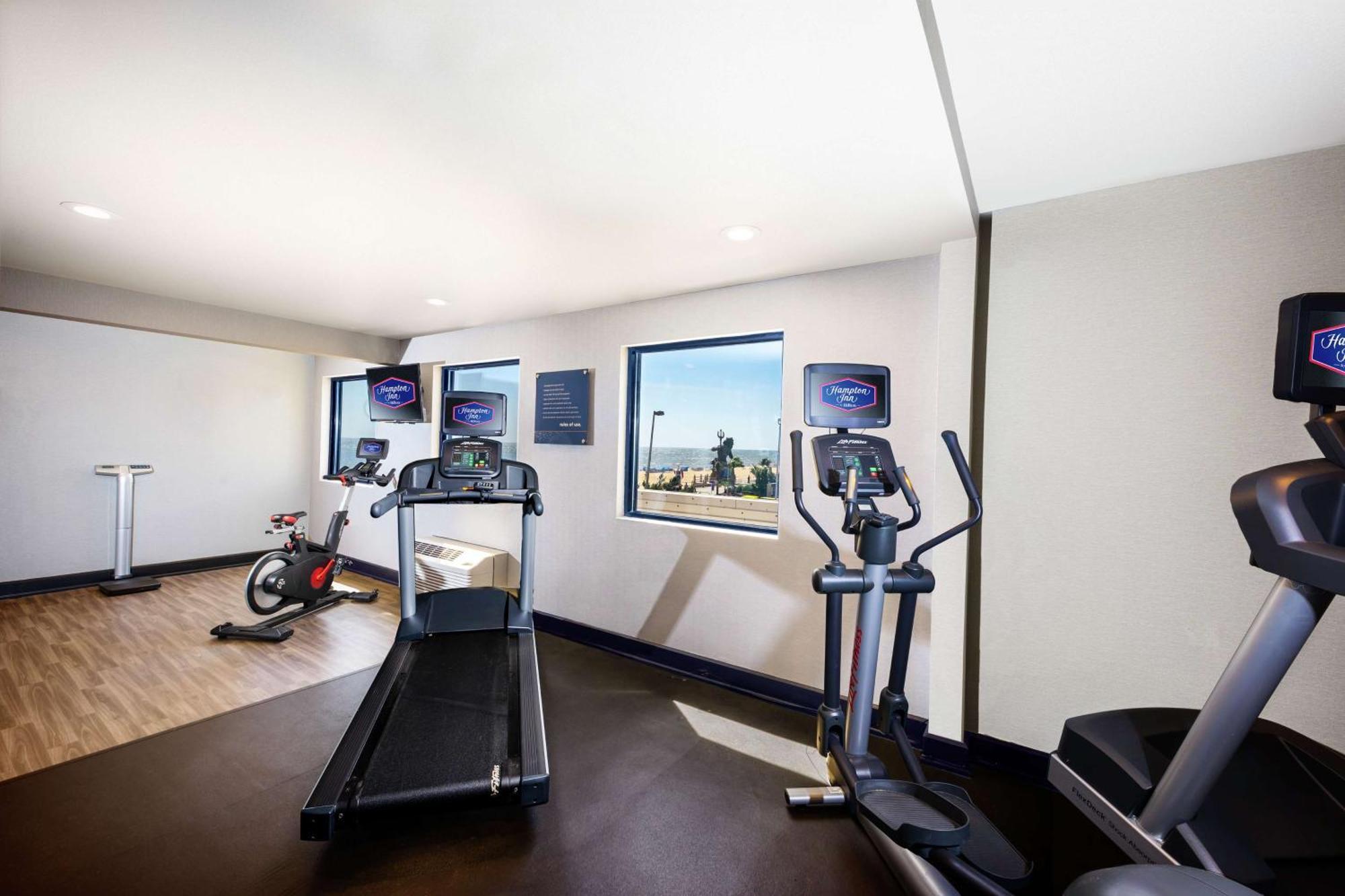 Hampton Inn Virginia Beach Oceanfront North Exterior photo