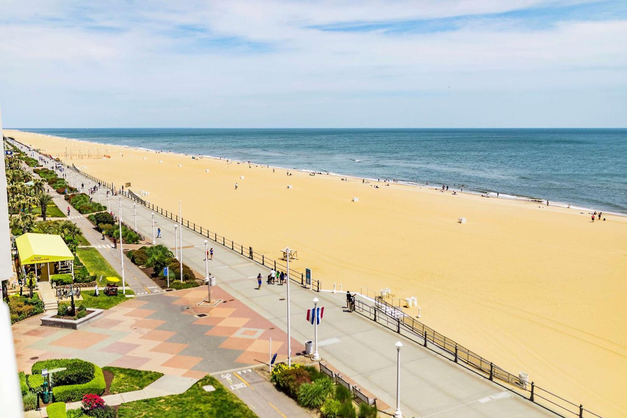 Hampton Inn Virginia Beach Oceanfront North Exterior photo