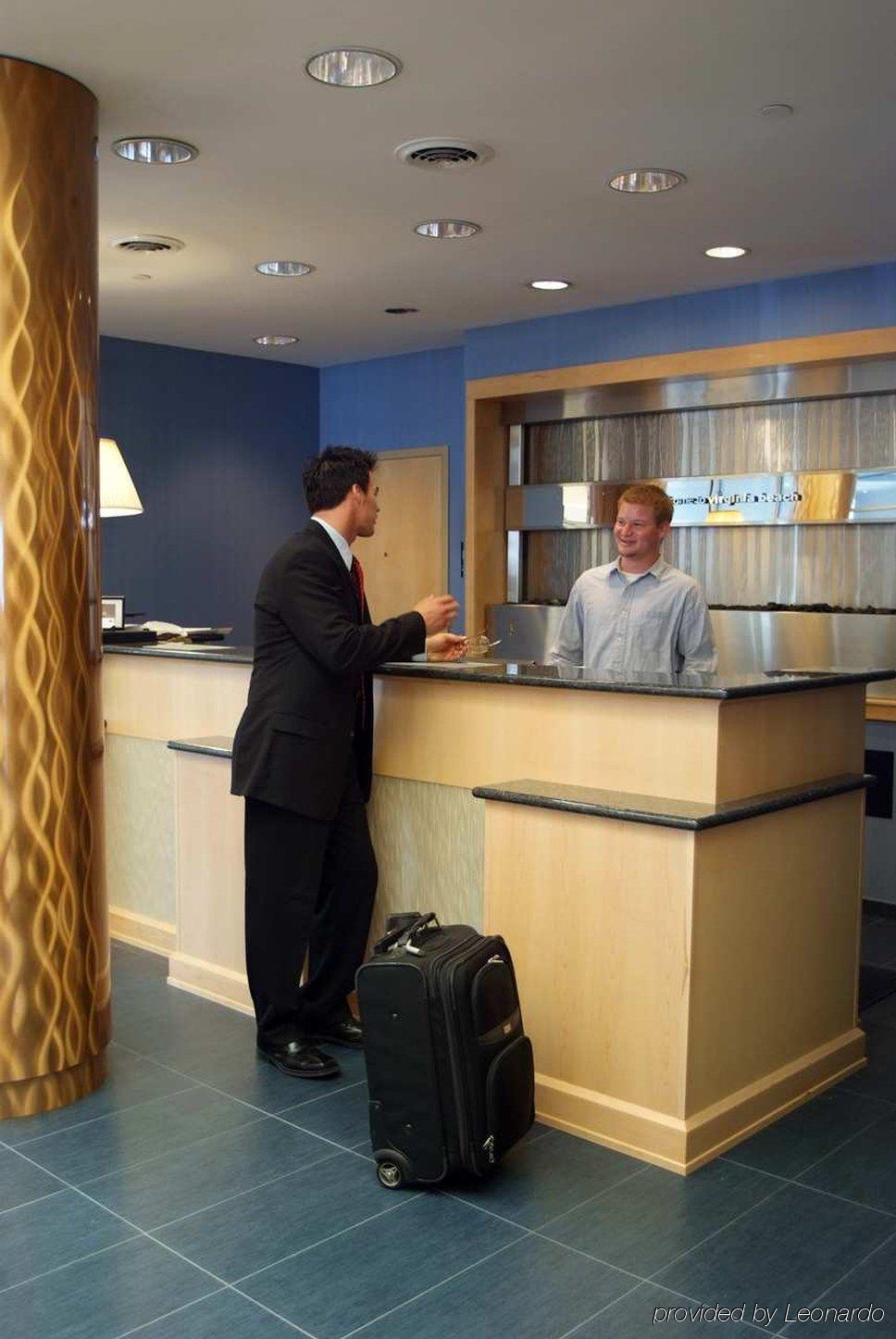 Hampton Inn Virginia Beach Oceanfront North Interior photo